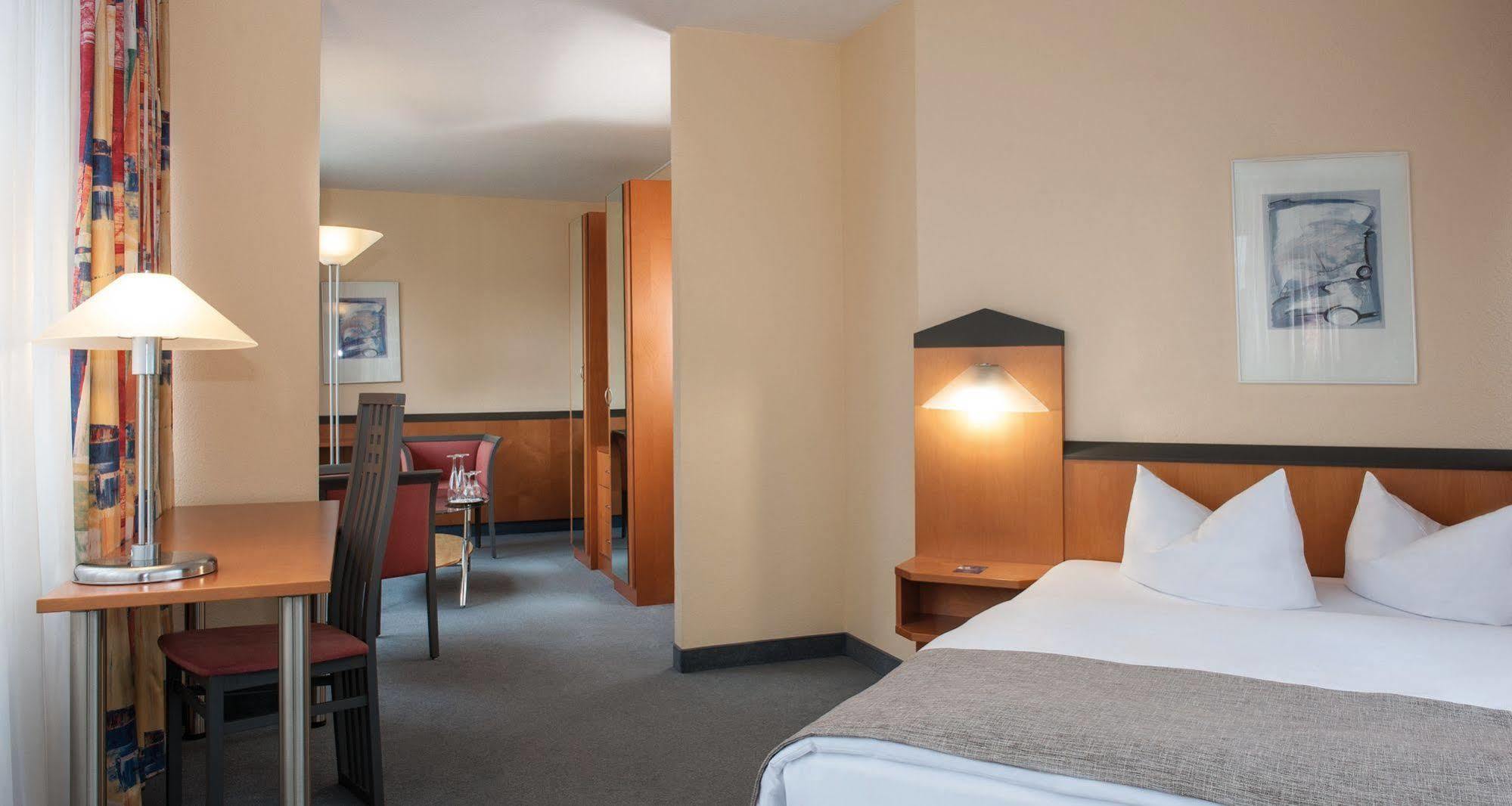 Victor'S Residenz-Hotel Berlin Tegel Εξωτερικό φωτογραφία